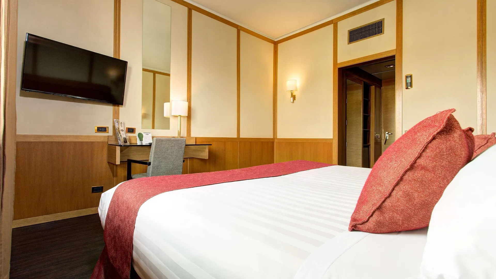 Best Western Hotel President - Colosseo Roma 4*,